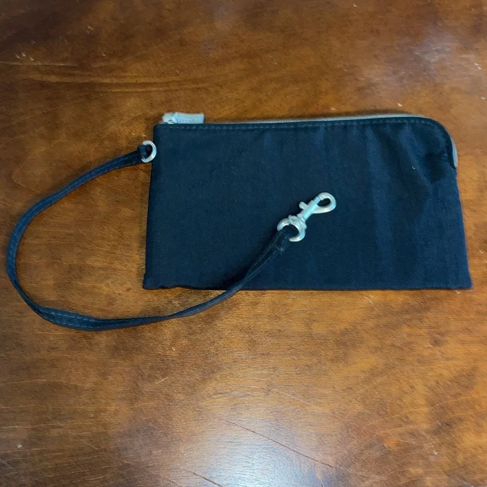 Baggallini RFID Black Around Town Go Bag Wristlet